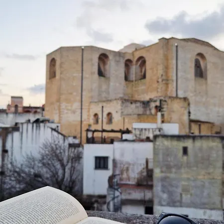 Eos - A Due Passi Da Piazza Pisanelli E Ospedale Panico * Триказе