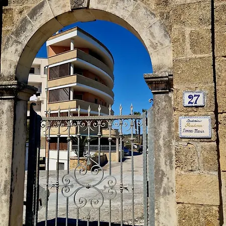 Eos - A Due Passi Da Piazza Pisanelli E Ospedale Panico