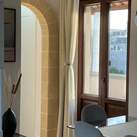 Eos - A Due Passi Da Piazza Pisanelli E Ospedale Panico アパート *