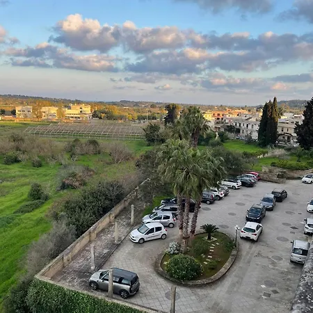 Eos - A Due Passi Da Piazza Pisanelli E Ospedale Panico アパート トリカーゼ