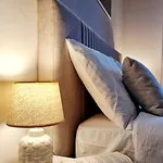 Eos - A Due Passi Da Piazza Pisanelli E Ospedale Panico