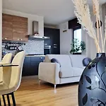 Eos - A Due Passi Da Piazza Pisanelli E Ospedale Panico