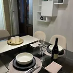 Eos - A Due Passi Da Piazza Pisanelli E Ospedale Panico