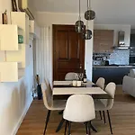 Eos - A Due Passi Da Piazza Pisanelli E Ospedale Panico