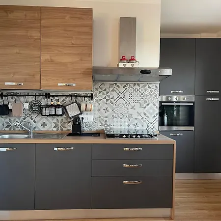 Апартаменты Eos - A Due Passi Da Piazza Pisanelli E Ospedale Panico Триказе