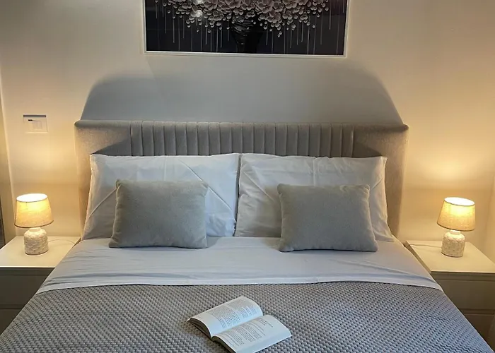 Eos - A Due Passi Da Piazza Pisanelli E Ospedale Panico Apartmán