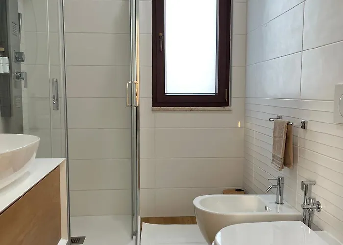 Eos - A Due Passi Da Piazza Pisanelli E Ospedale Panico