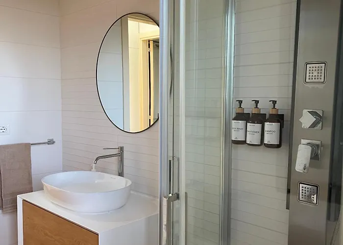 Eos - A Due Passi Da Piazza Pisanelli E Ospedale Panico *