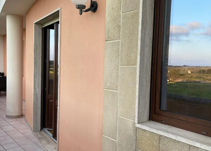 Eos - A Due Passi Da Piazza Pisanelli E Ospedale Panico * Триказе