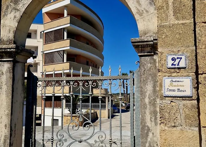 Eos - A Due Passi Da Piazza Pisanelli E Ospedale Panico