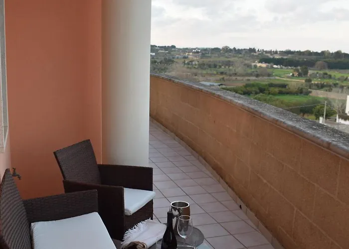 Eos - A Due Passi Da Piazza Pisanelli E Ospedale Panico Апартаменты Триказе