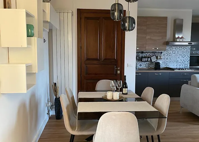 Eos - A Due Passi Da Piazza Pisanelli E Ospedale Panico