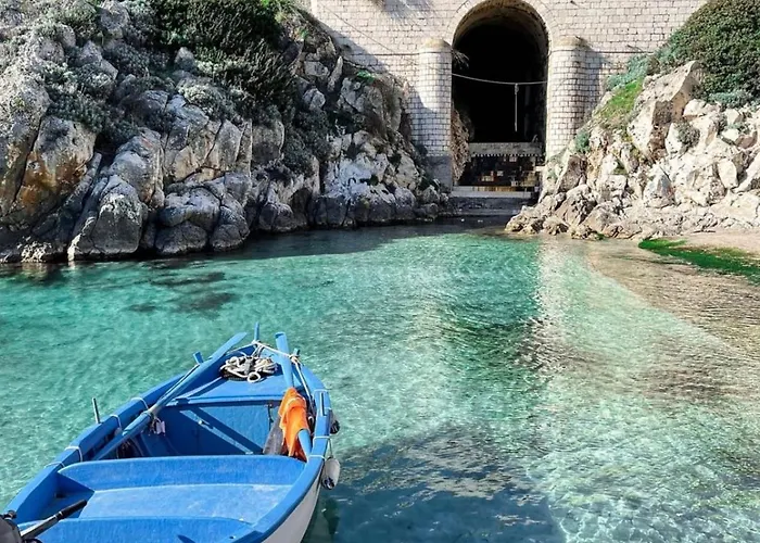 Eos - A Due Passi Da Piazza Pisanelli E Ospedale Panico *